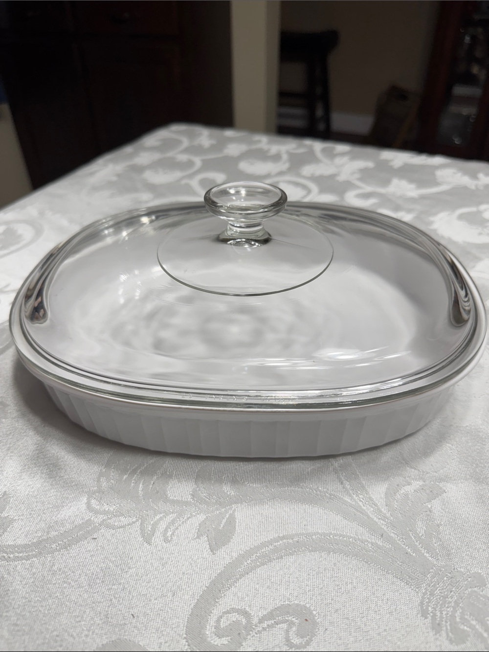 Corning ware French white  oval casserole with lid.   Size 1.8ltr.